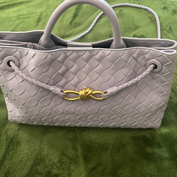Bottega Veneta inspired  Woven Handbag in light purple with Gold Accent - Picture 3 of 12